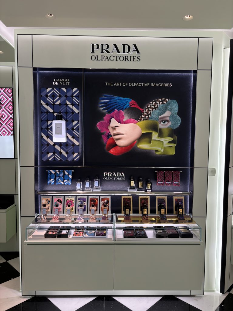 Développement et fabrication du meuble PRADA olfactories